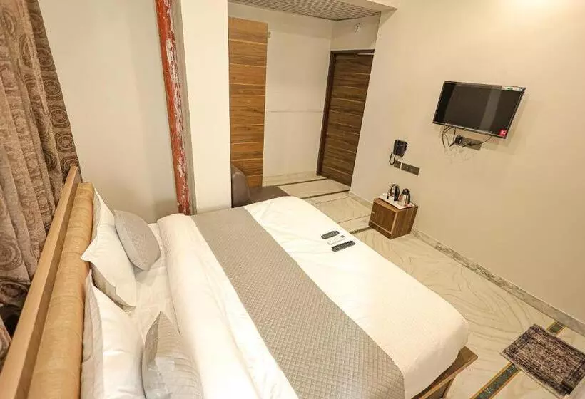 Fabhotel Pearl Square