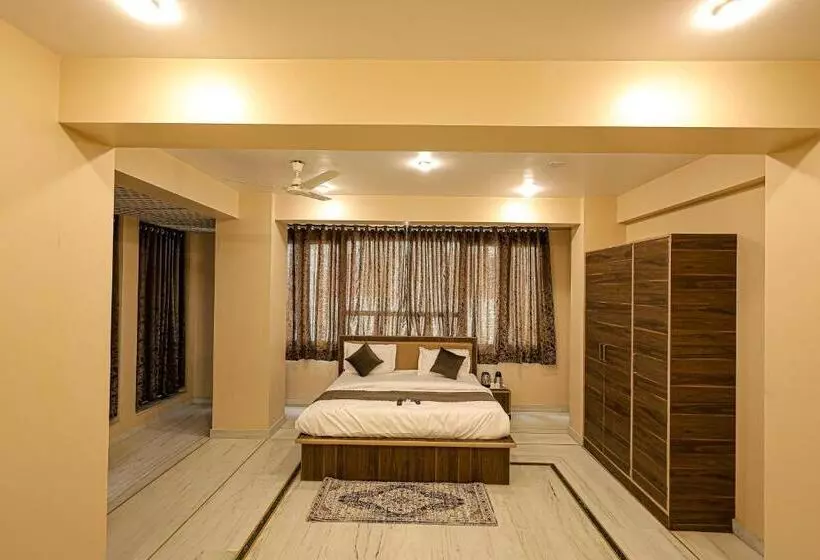 Fabhotel Pearl Square