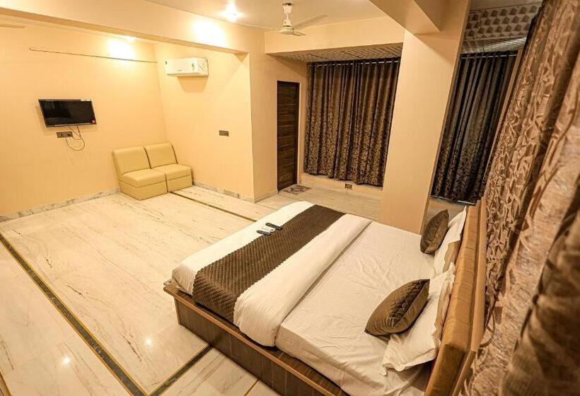 Fabhotel Pearl Square