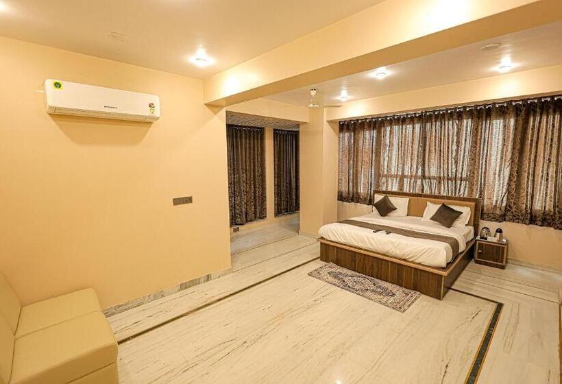 Fabhotel Pearl Square