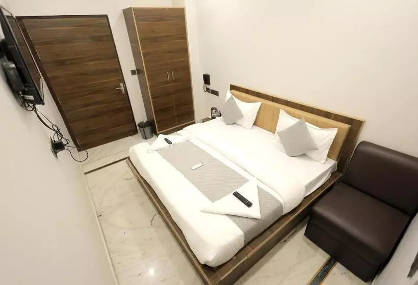 Fabhotel Pearl Square