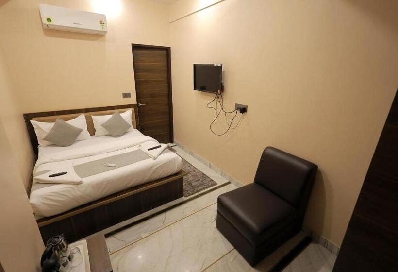 Fabhotel Pearl Square