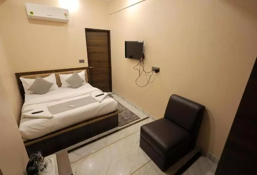 Fabhotel Pearl Square