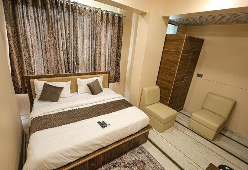 Fabhotel Pearl Square