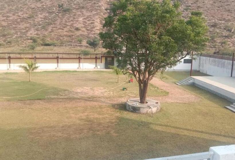 ホテル Pushkar Mountain Resort