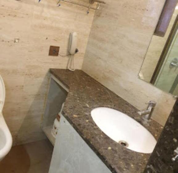 Отель Radhe Anand