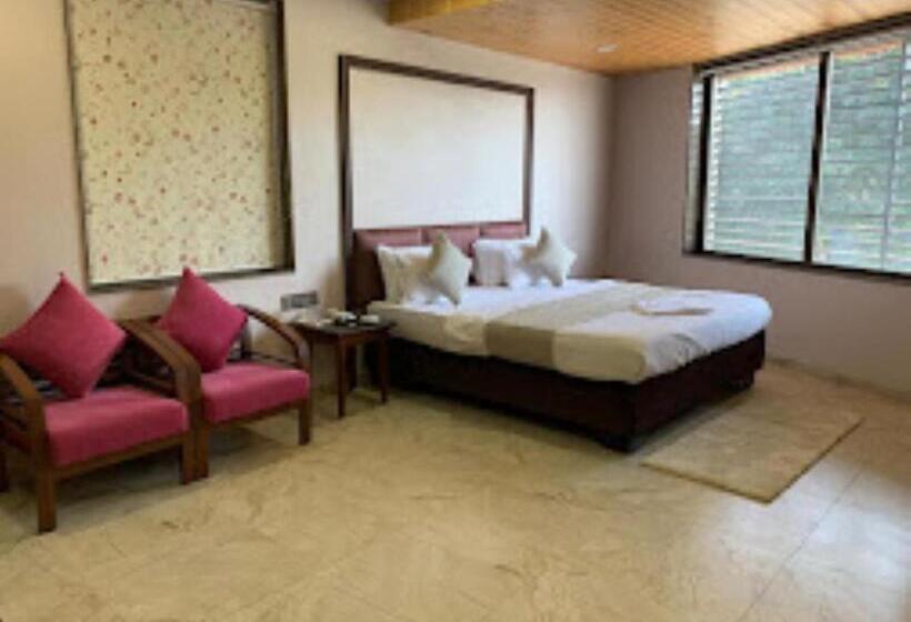 Отель Radhe Anand