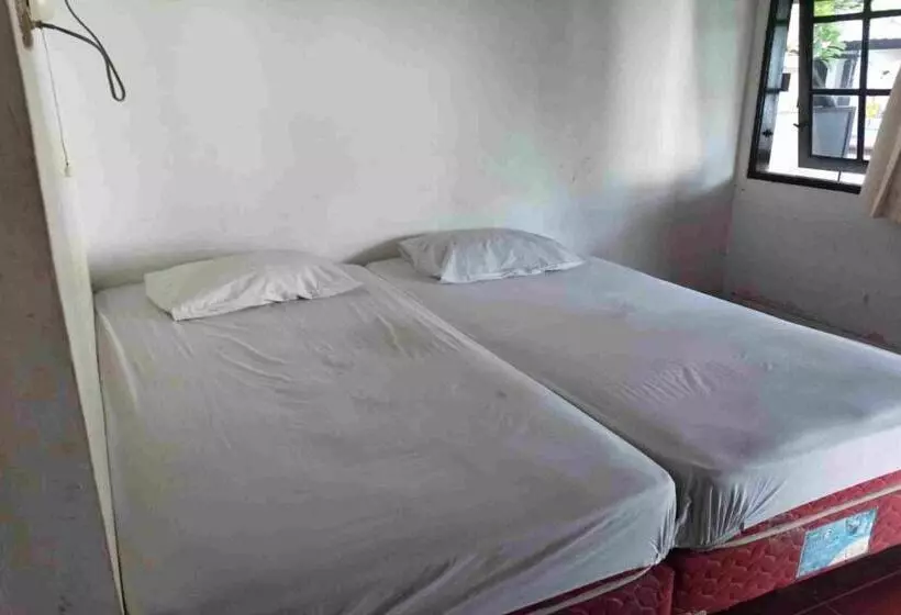 ホテル Spot On 93436 Penginapan Mekar Sari