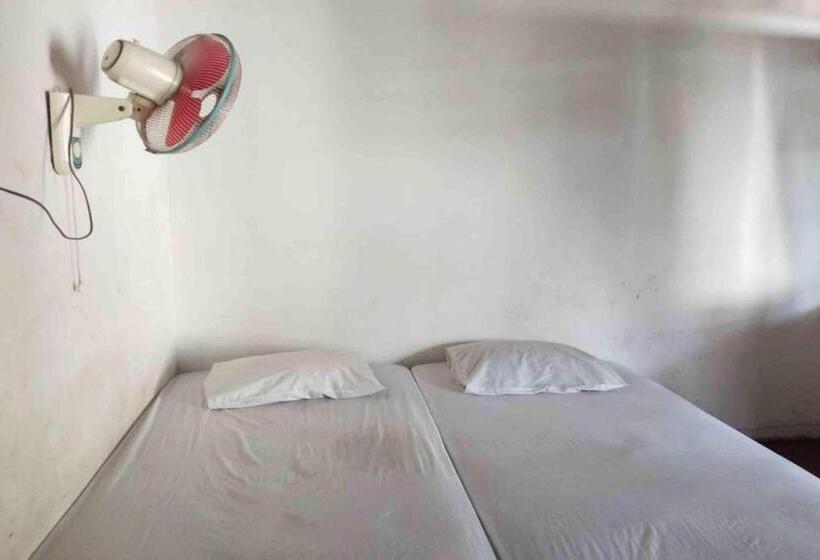 Otel Spot On 93436 Penginapan Mekar Sari