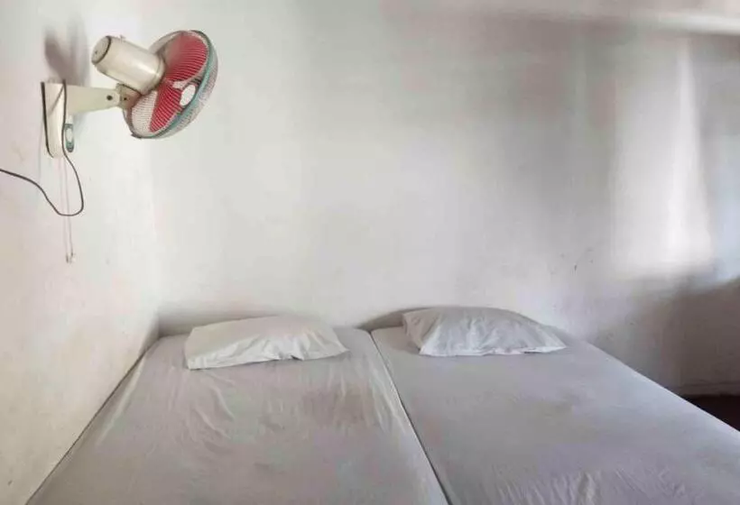 ホテル Spot On 93436 Penginapan Mekar Sari