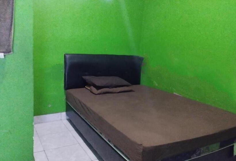 Otel Spot On 93436 Penginapan Mekar Sari