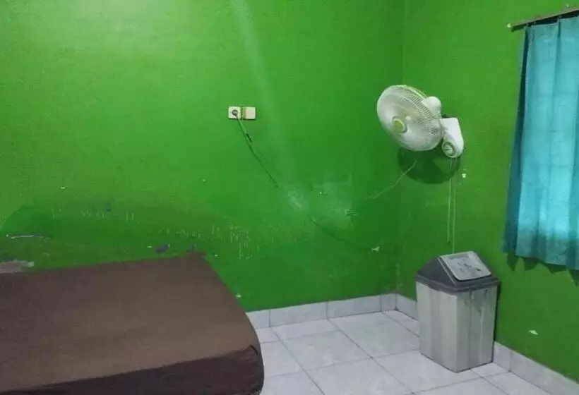 ホテル Spot On 93436 Penginapan Mekar Sari