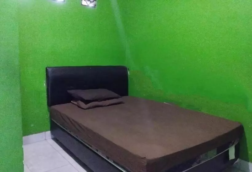 ホテル Spot On 93436 Penginapan Mekar Sari