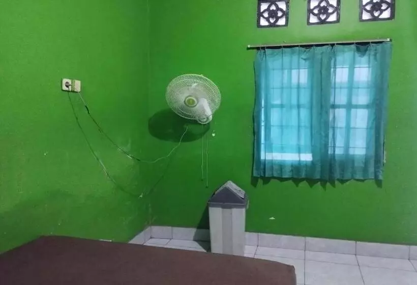 ホテル Spot On 93436 Penginapan Mekar Sari