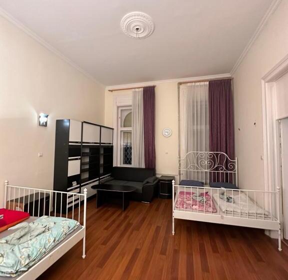 פנסיון Buda Nyugati Railway Station