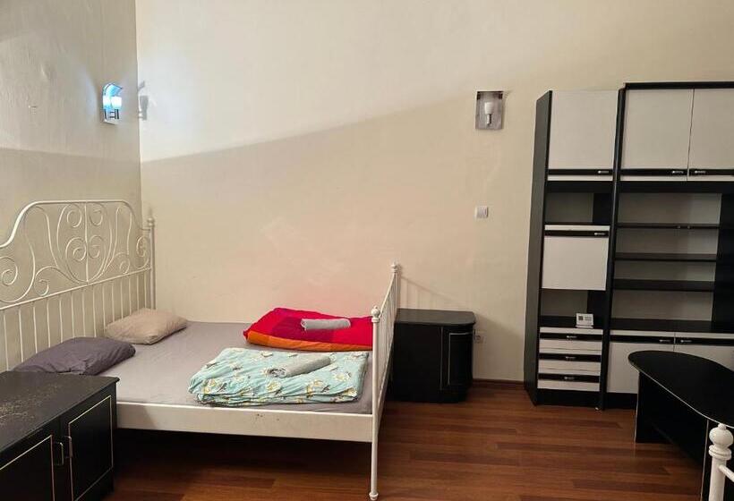 פנסיון Buda Nyugati Railway Station