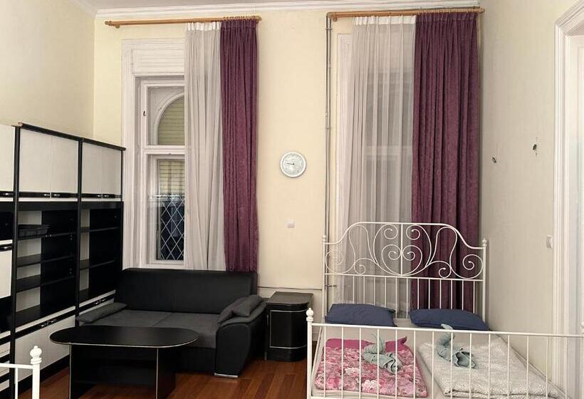 פנסיון Buda Nyugati Railway Station