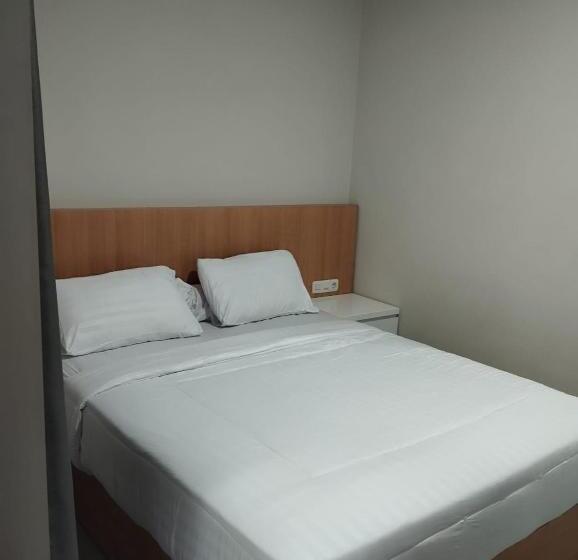 הוסטל Djuragan Kamar Gatsu