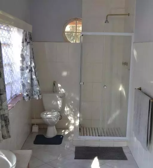 تختخواب و صبحانه Leicester Guest House