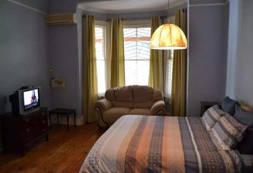 تختخواب و صبحانه Leicester Guest House