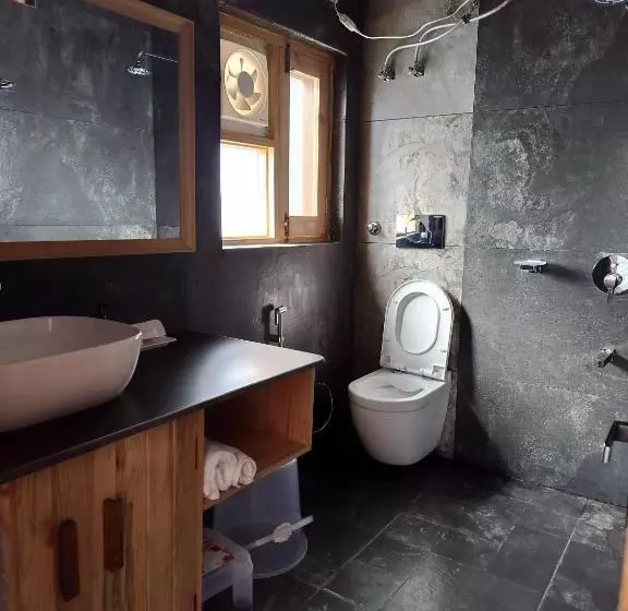 ベッドアンドブレックファースト Shepherds Of Dharamshala