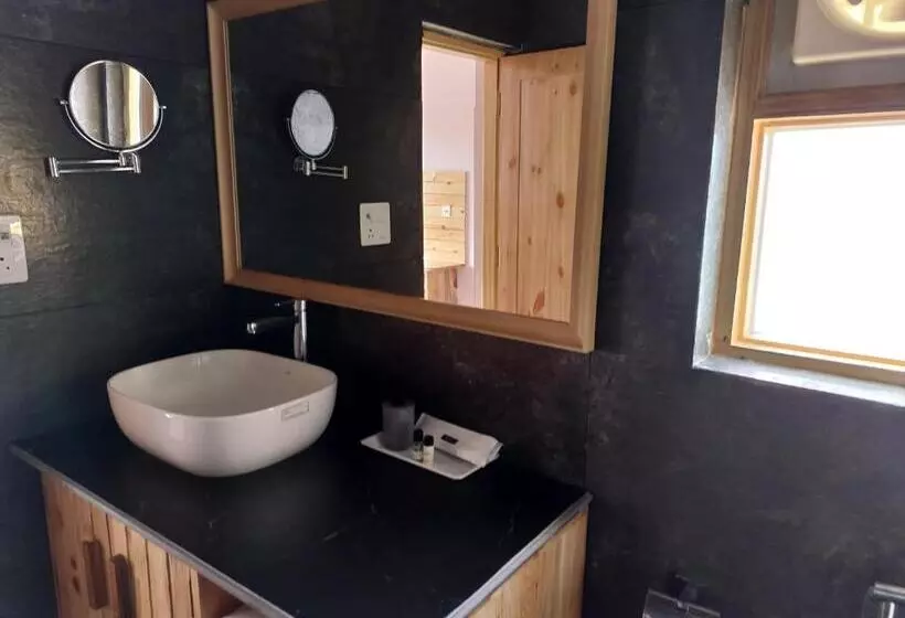 ベッドアンドブレックファースト Shepherds Of Dharamshala