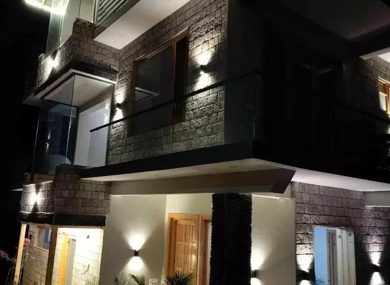 ベッドアンドブレックファースト Shepherds Of Dharamshala