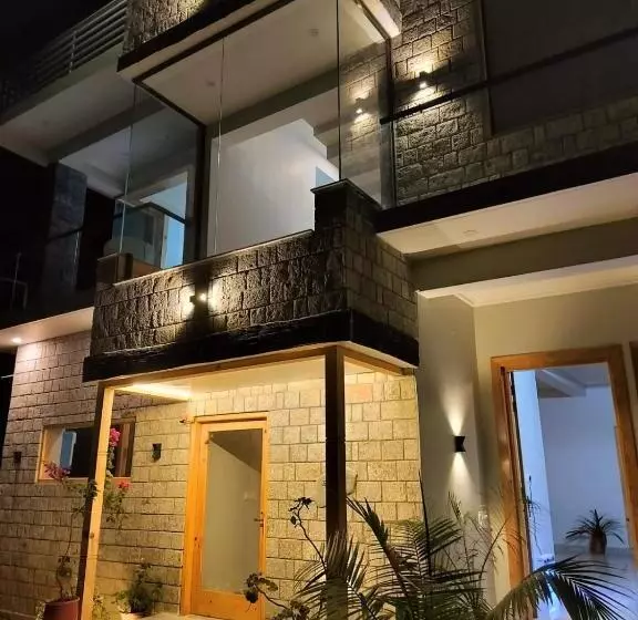 ベッドアンドブレックファースト Shepherds Of Dharamshala