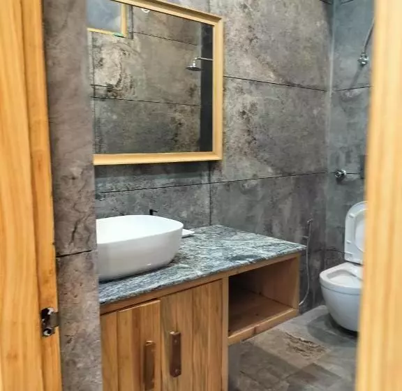 ベッドアンドブレックファースト Shepherds Of Dharamshala