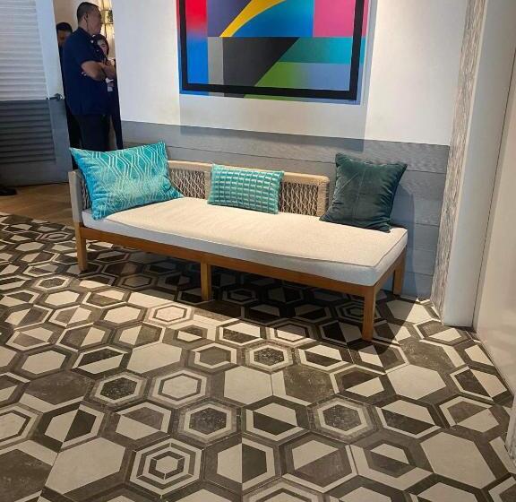 Condo Studio In The Residences At Commonwealth