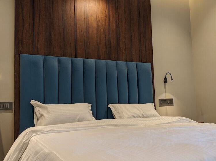 Hotel All Starr Club