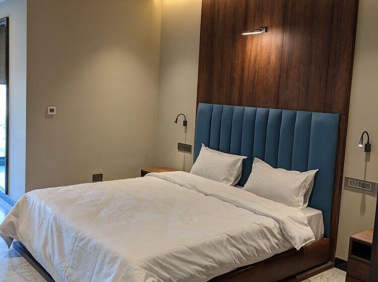 Hotel All Starr Club