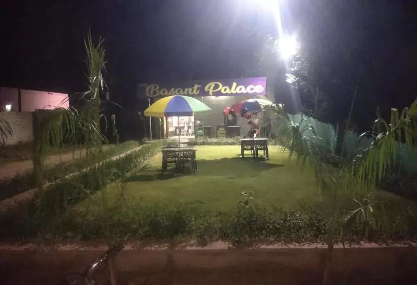ホテル Basant Palace