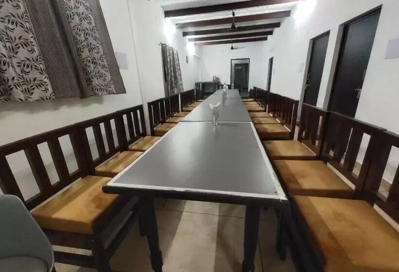 ホテル Basant Palace