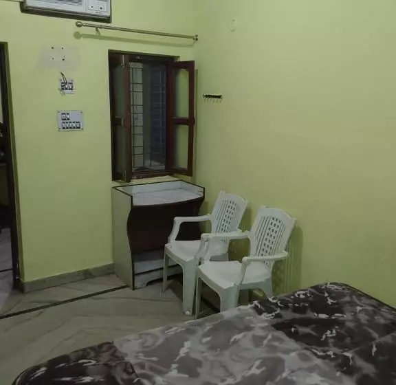 ホテル O Madhur Tourist Lodge