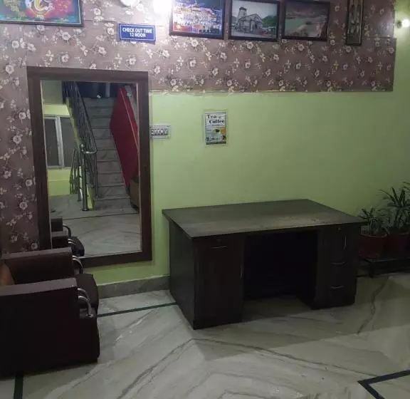 ホテル O Madhur Tourist Lodge