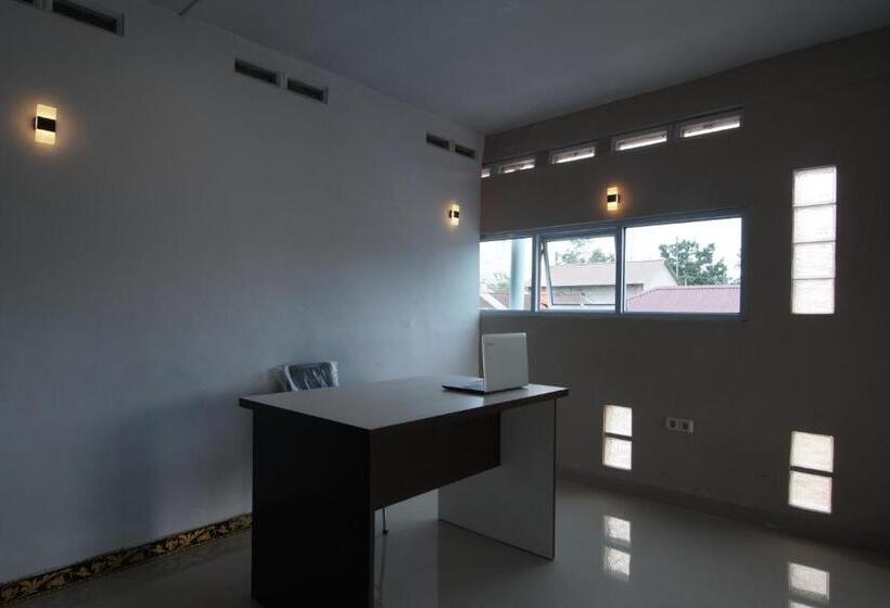 هتل Oyo 93457 White House Syariah