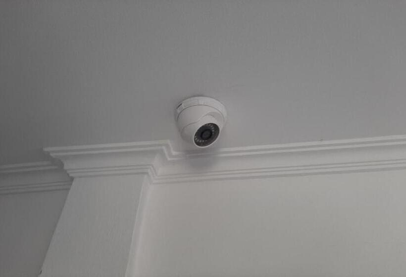 هتل Oyo 93457 White House Syariah