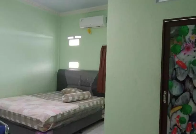 Hotelli Oyo 93457 White House Syariah