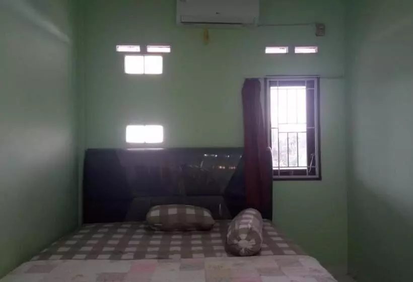 Hotelli Oyo 93457 White House Syariah