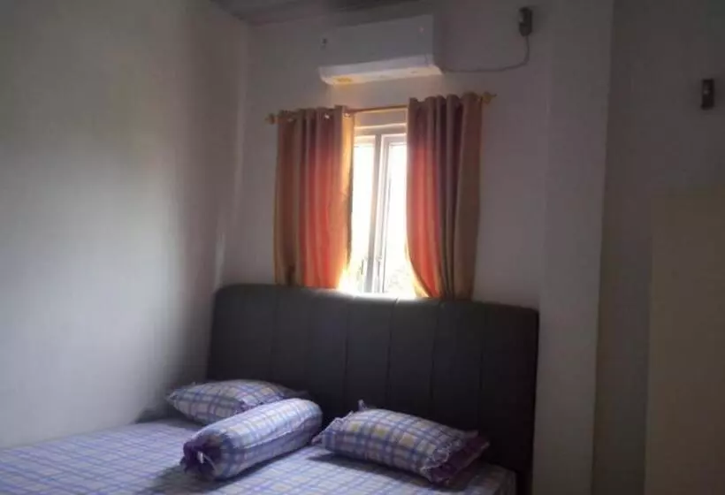 Hotelli Oyo 93457 White House Syariah