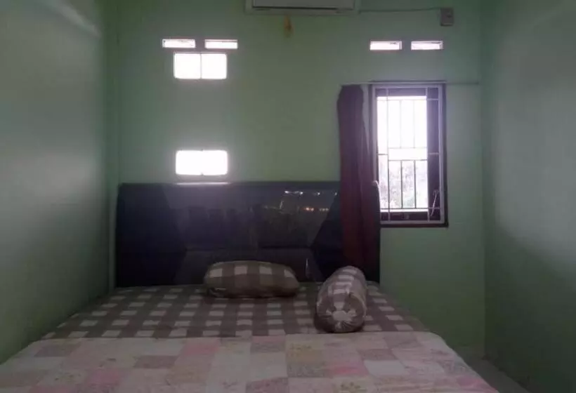 Hotelli Oyo 93457 White House Syariah