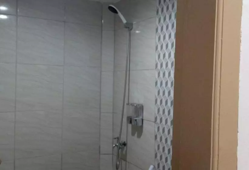 Hotelli Oyo 93457 White House Syariah