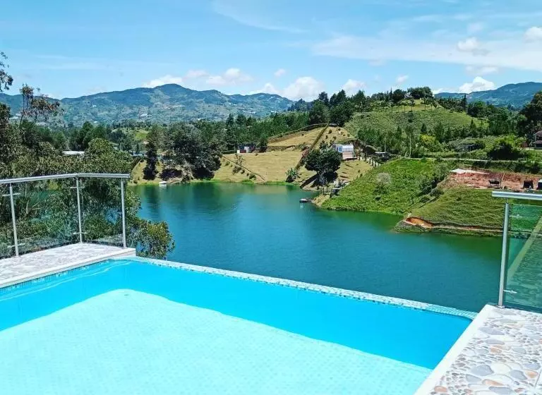 ホテル Paraiso Lago