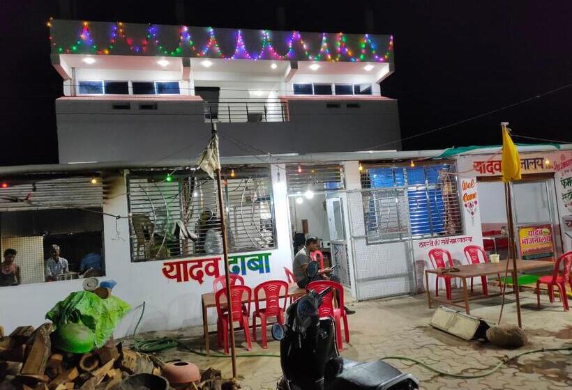 酒店 Yadav Bhojnalaya