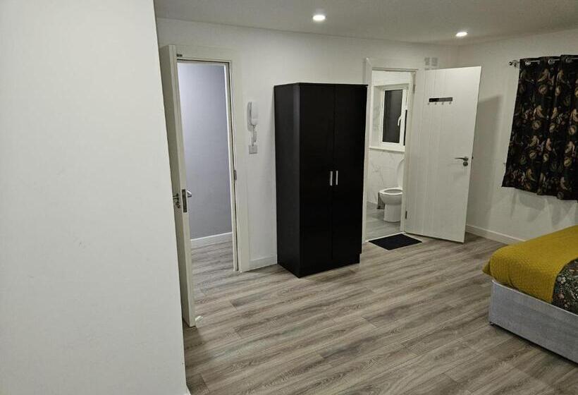 بنسيون A Home In A Room