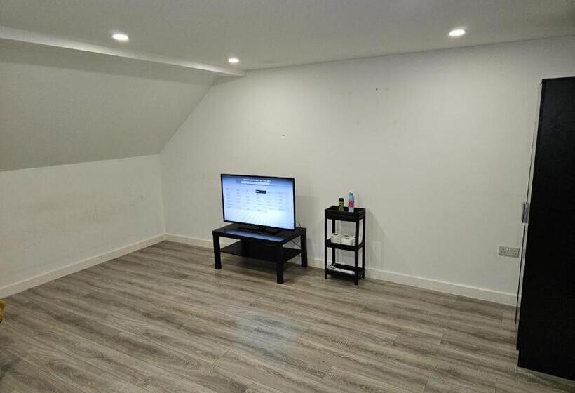 بنسيون A Home In A Room