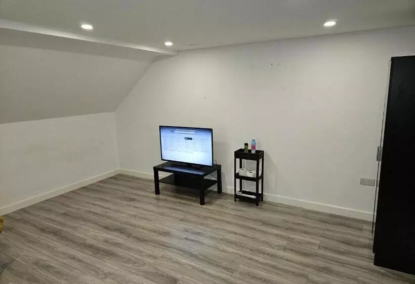 ペンション A Home In A Room