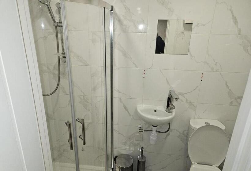 بنسيون A Home In A Room