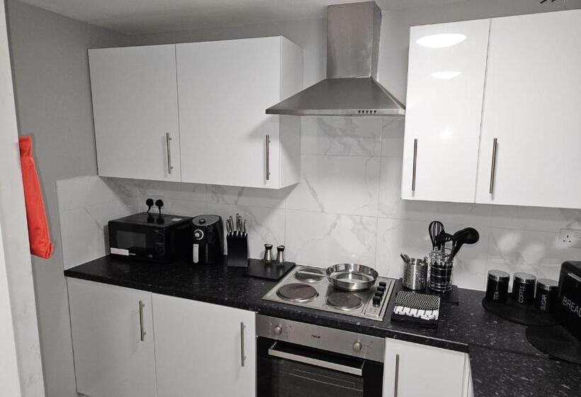 بنسيون A Home In A Room